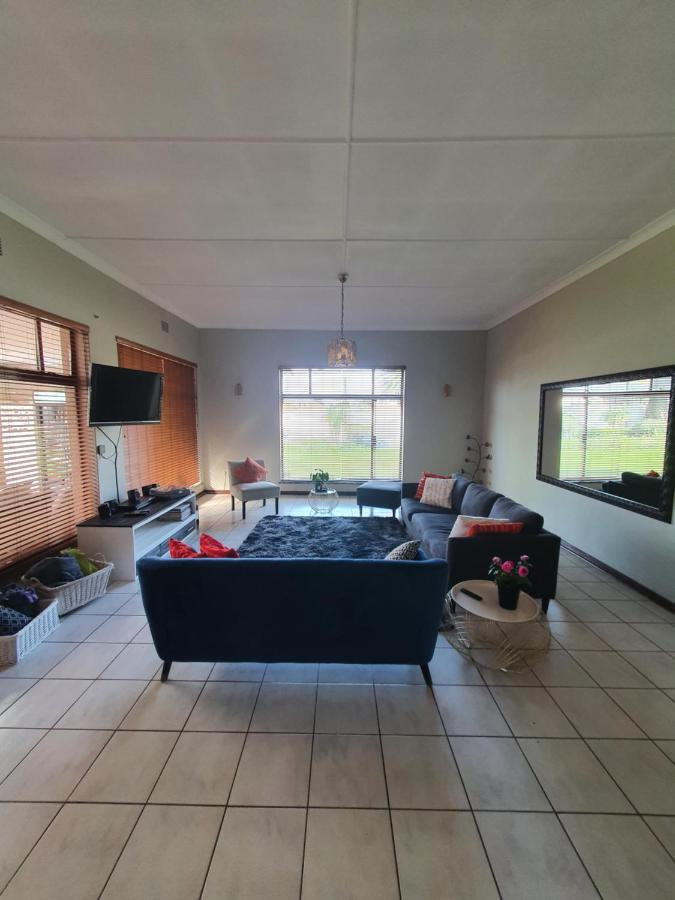 Life Tours & Accommodation Boksburg Exterior foto